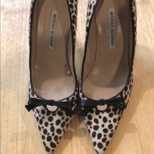 Sharp, Sexy and Sassy Manolo Blahnik pumps!